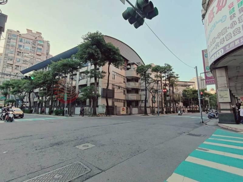 A064-榮富國小邊間大三房,新北市新莊區中信街