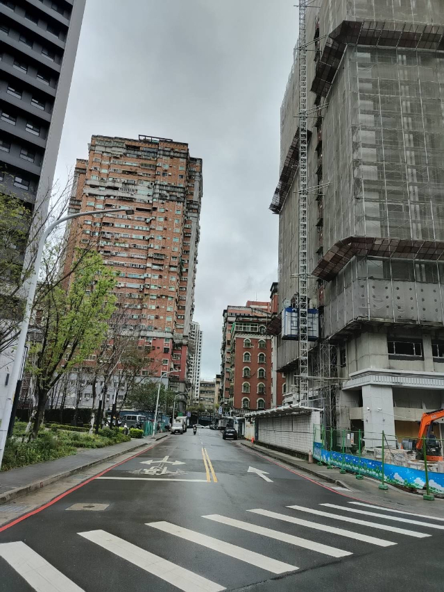 E160捷運三重站~米蘭花園三房車,新北市三重區成功成功一街