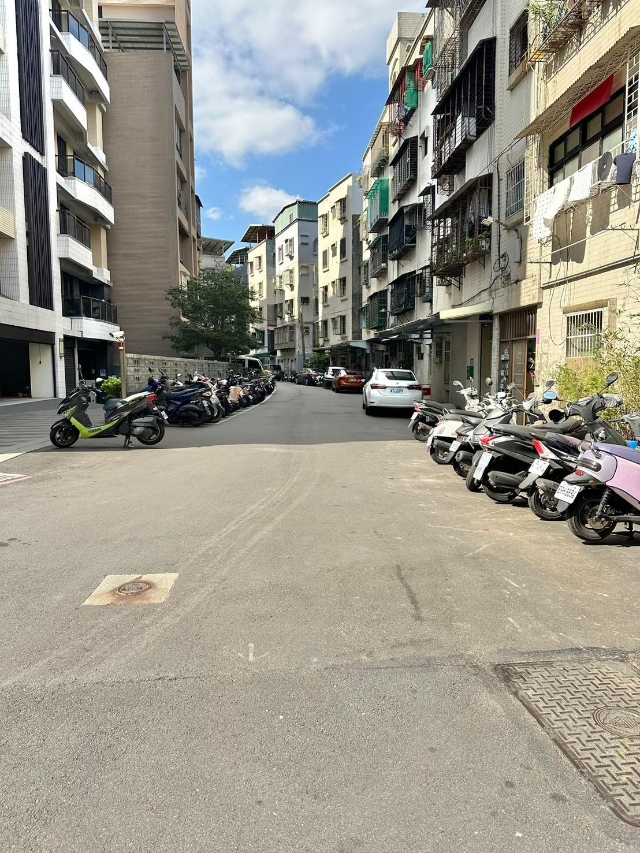 E241成泰路低總價邊間正三房,新北市五股區成泰路三段