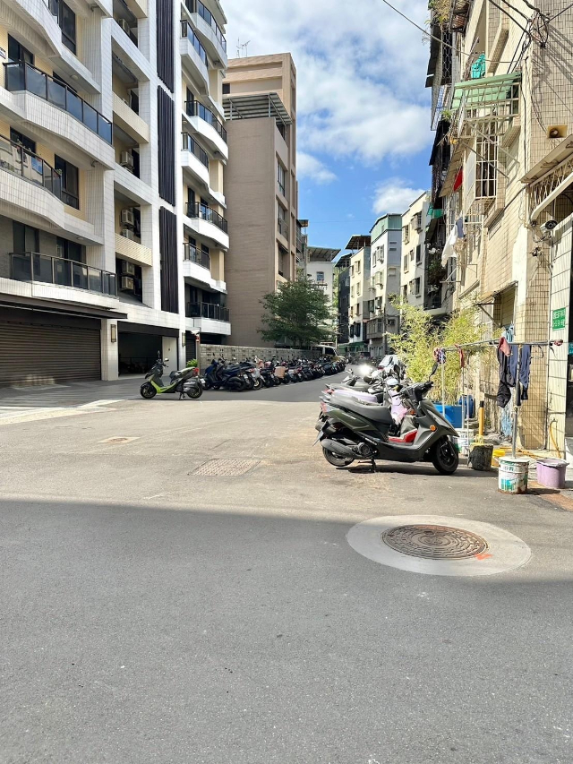 E241成泰路低總價邊間正三房,新北市五股區成泰路三段