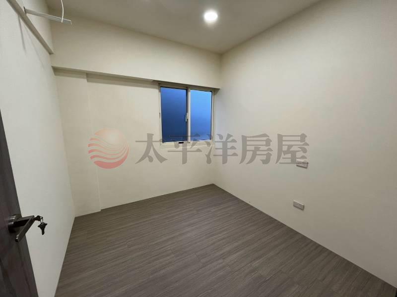 E102全新裝潢 邊間三面採光 頂樓加蓋,新北市土城區延平街