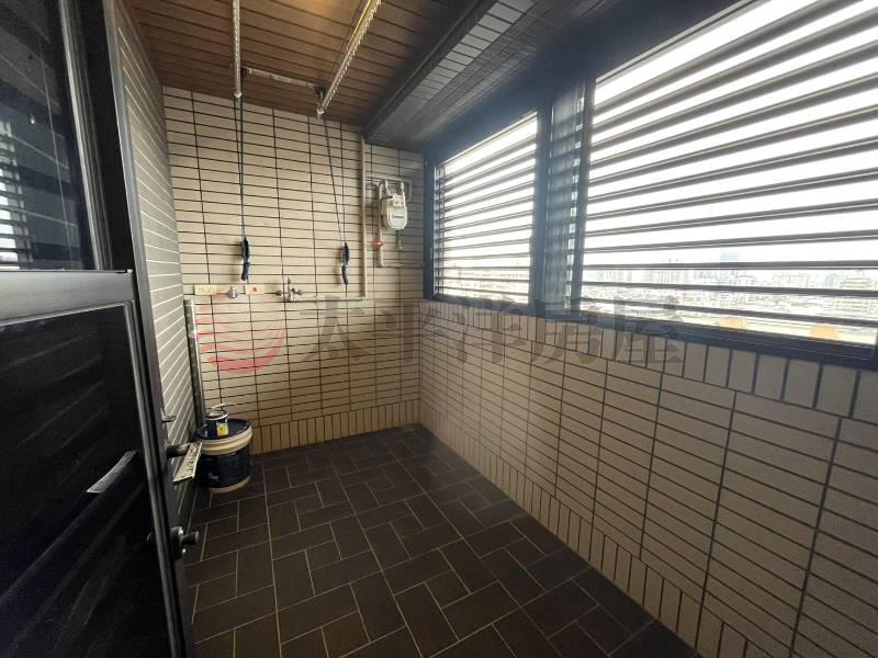 B106近學區 生活機能便利 次頂樓 兩房+車位,新北市新莊區中平路