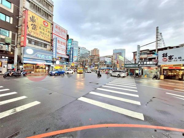 C011-復興路雙捷運店面,新北市新莊區復興路二段