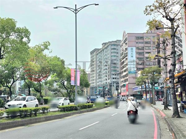 C007-中華路顯眼金店面,新北市新莊區中華路二段