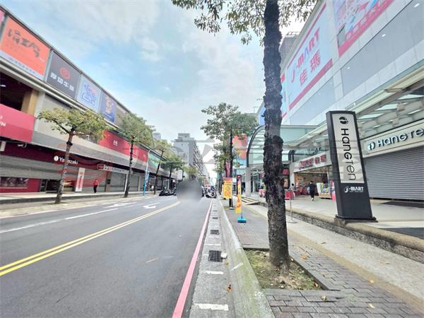 C007-中華路顯眼金店面,新北市新莊區中華路二段