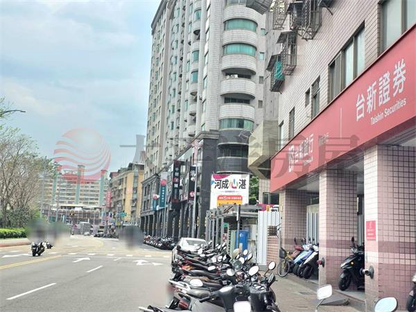 C007-中華路顯眼金店面,新北市新莊區中華路二段