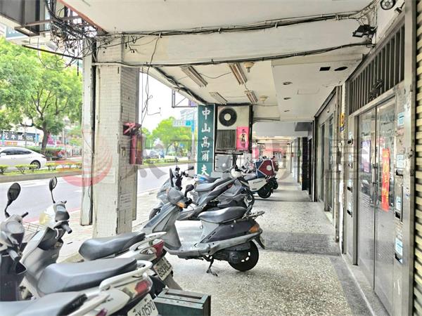 C007-中華路顯眼金店面,新北市新莊區中華路二段