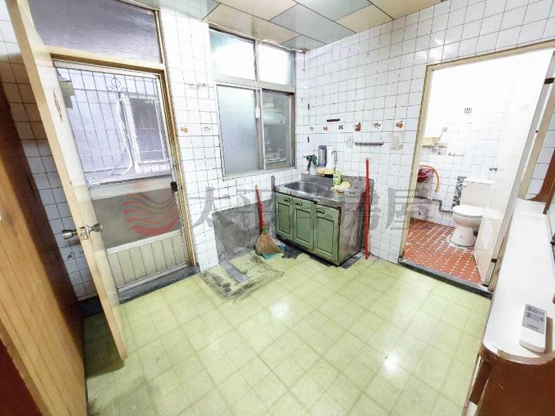 A050-捷運幸福邊間前後陽台3樓,新北市新莊區幸福路