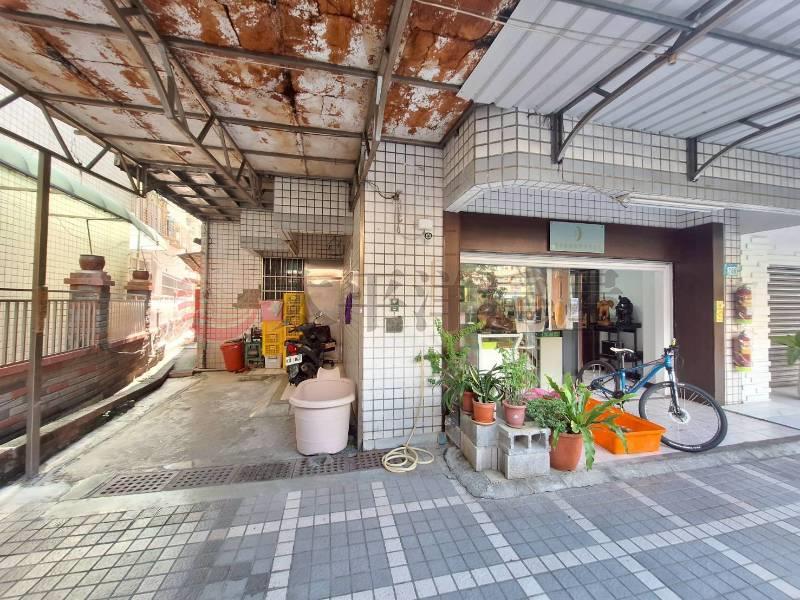 C018-中華大樓綠堤公園金店面,新北市新莊區中華路二段