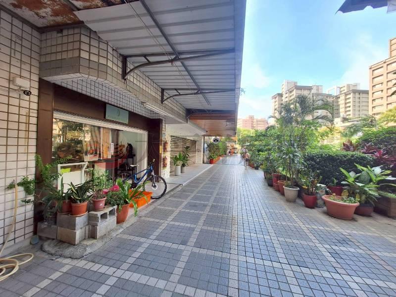 C018-中華大樓綠堤公園金店面,新北市新莊區中華路二段