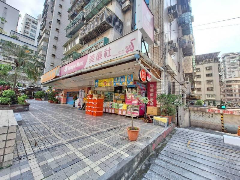 C018-中華大樓綠堤公園金店面,新北市新莊區中華路二段