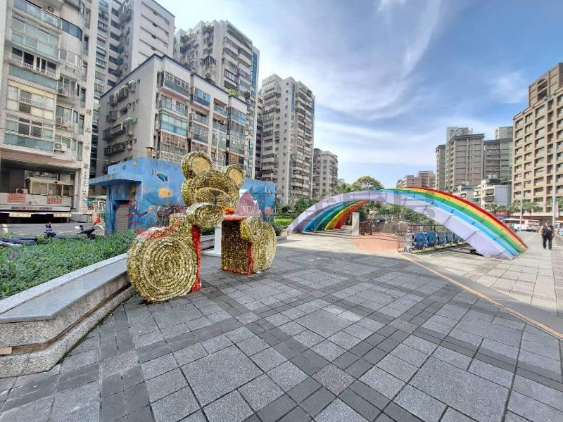 C018-中華大樓綠堤公園金店面,新北市新莊區中華路二段
