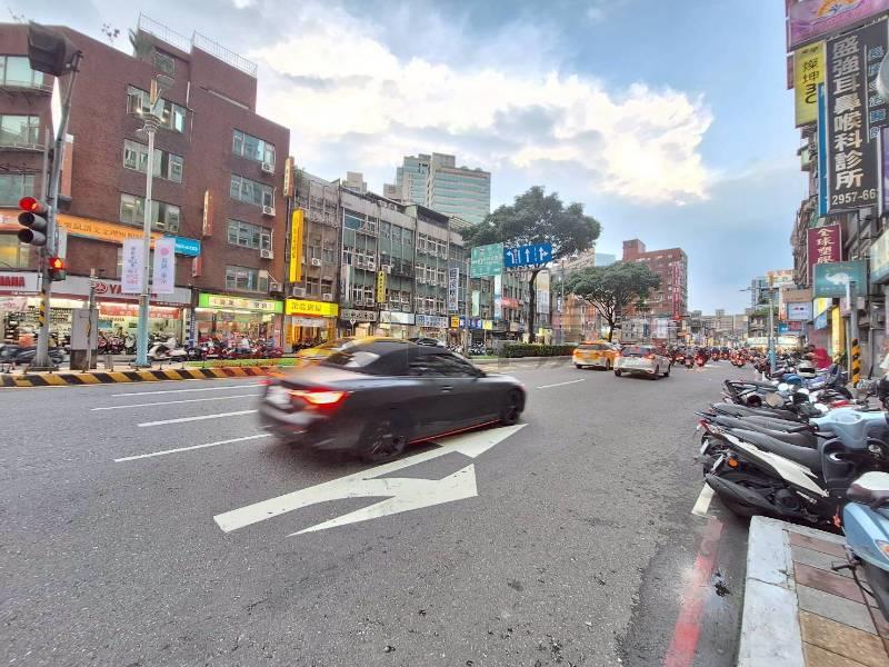 E109-板橋興隆市場透天店面,新北市板橋區中山路二段