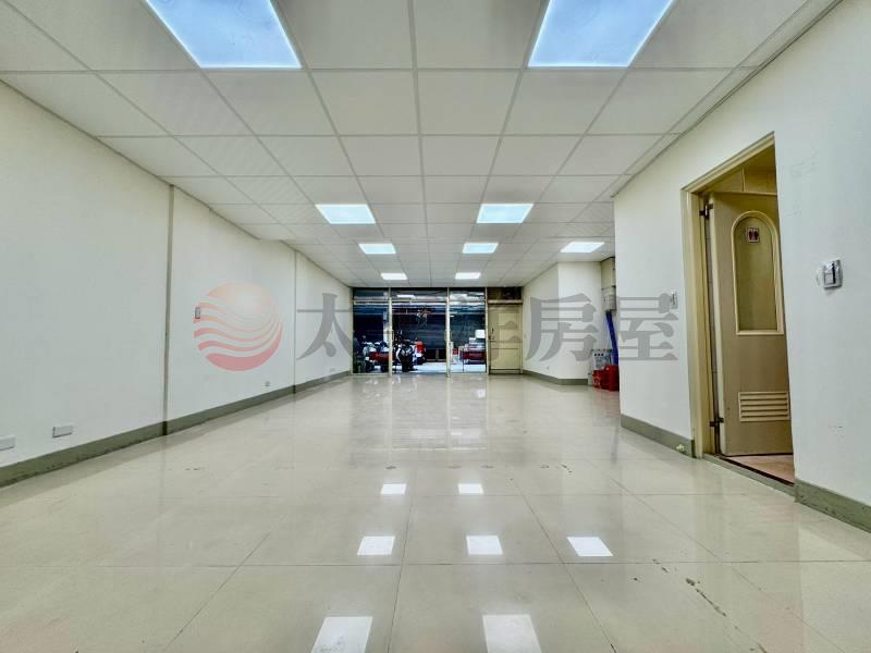 E132-三和夜市稀有大面寬店面,新北市三重區中央北路