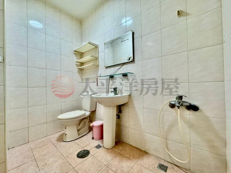 E132-三和夜市稀有大面寬店面,新北市三重區中央北路