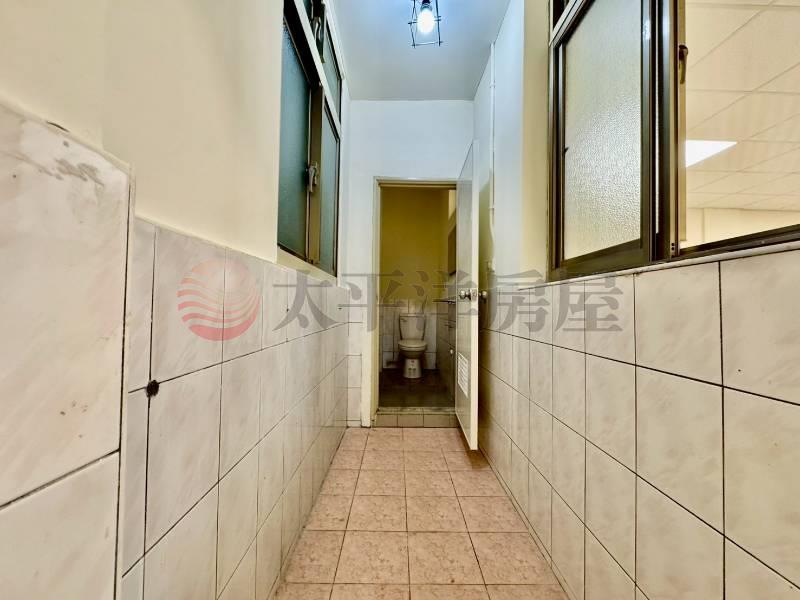 E132-三和夜市稀有大面寬店面,新北市三重區中央北路