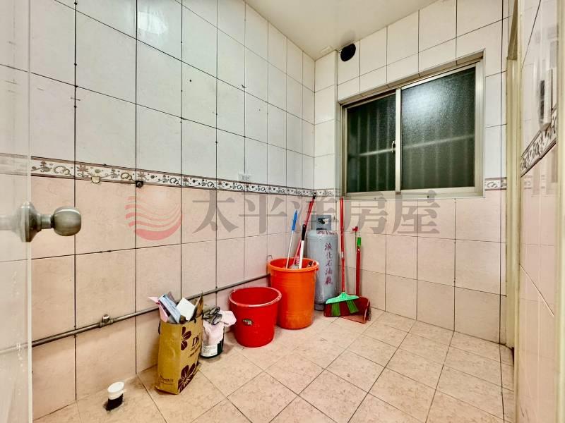 E132-三和夜市稀有大面寬店面,新北市三重區中央北路