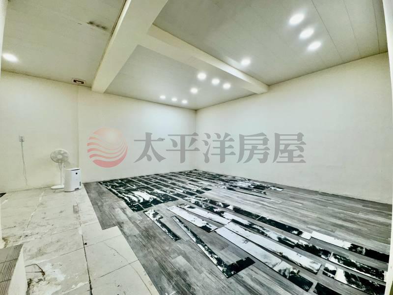 E132-三和夜市稀有大面寬店面,新北市三重區中央北路