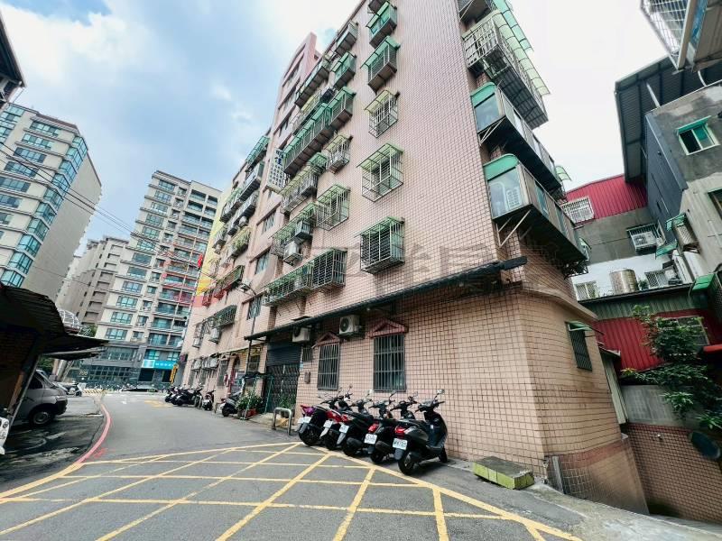 C025-醒目三角窗金店,新北市新莊區中正路