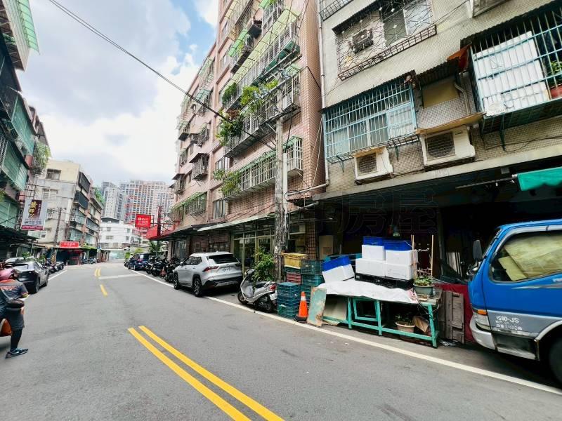 C025-醒目三角窗金店,新北市新莊區中正路