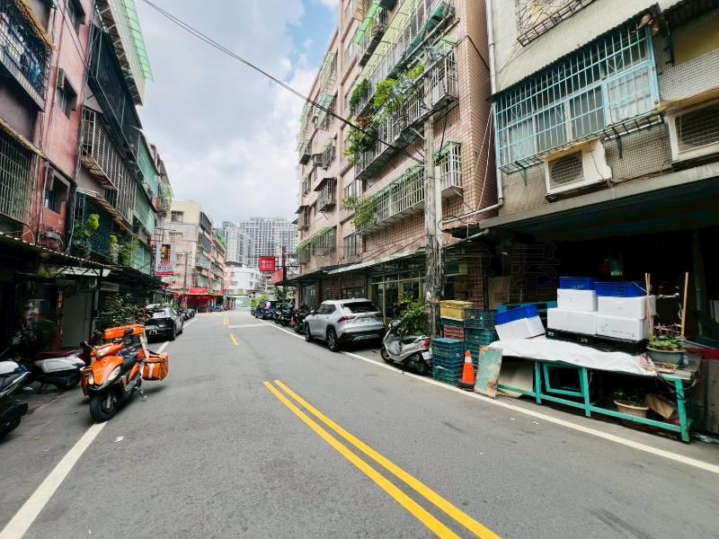 C025-醒目三角窗金店,新北市新莊區中正路
