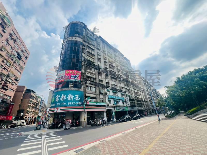 C026-名人公園金店面,新北市新莊區公園路