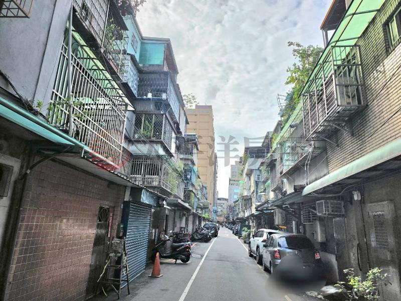 A045-捷運新莊站三樓,新北市新莊區中正路