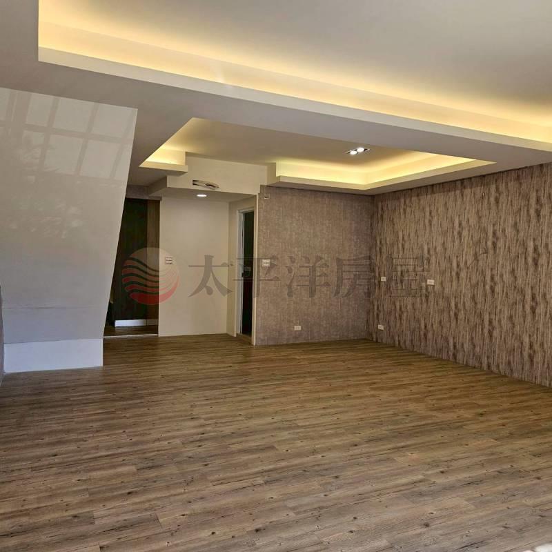 E069-門口方便停車 面公園免整理透天厝,新北市泰山區