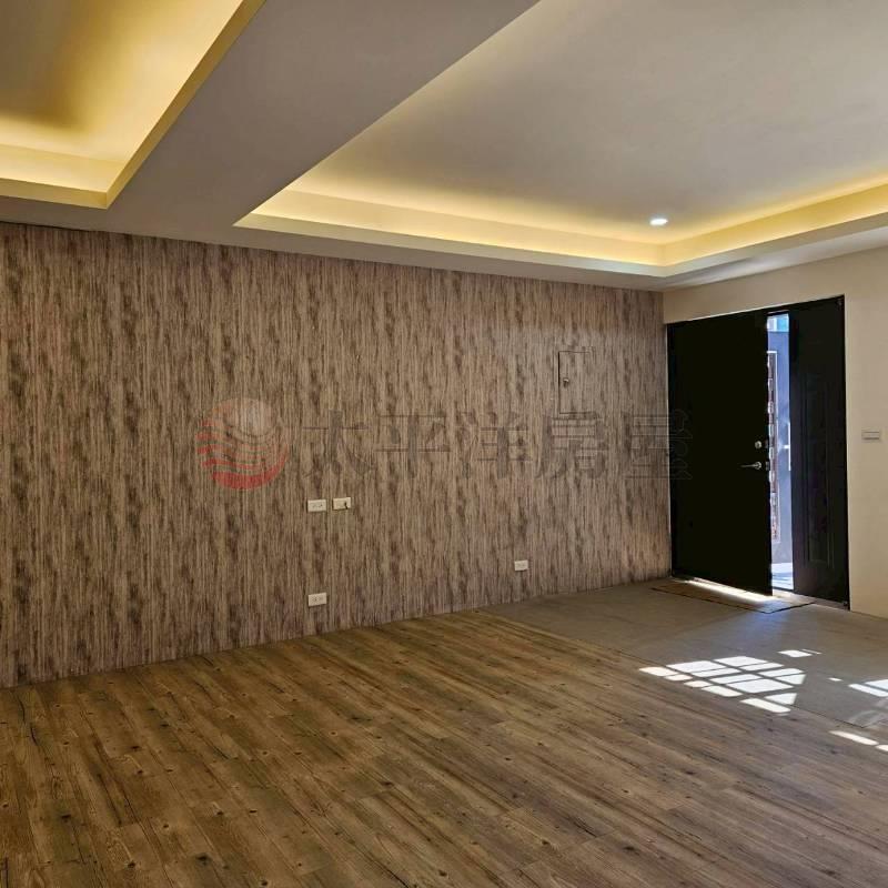 E069-門口方便停車 面公園免整理透天厝,新北市泰山區