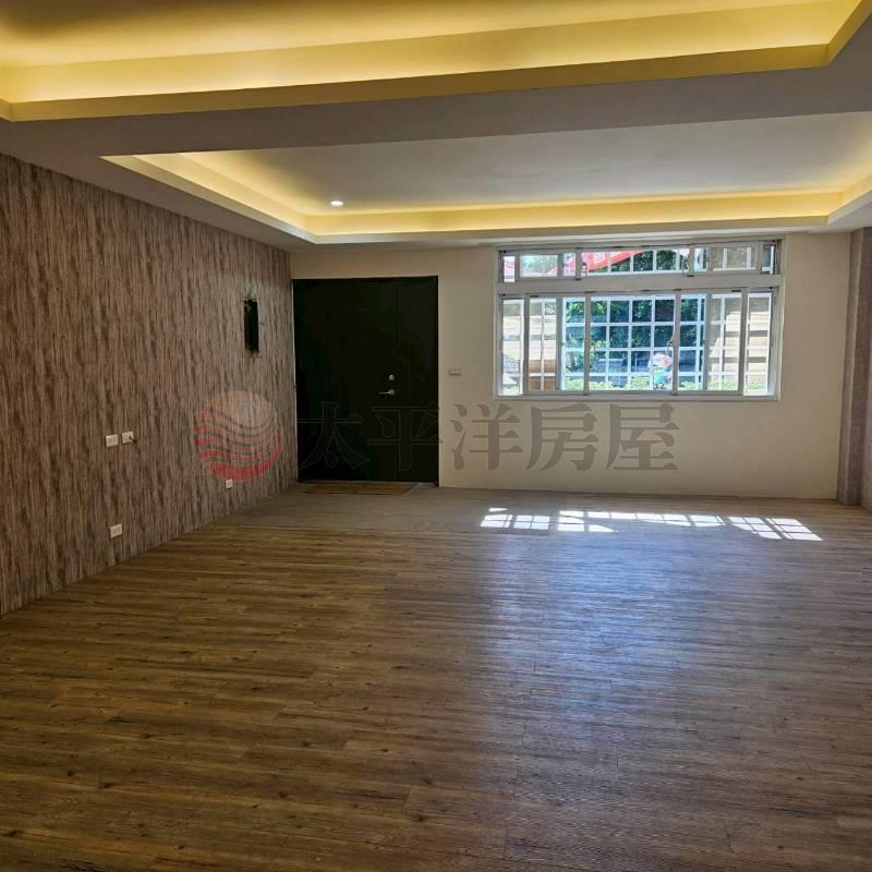 E069-門口方便停車 面公園免整理透天厝,新北市泰山區