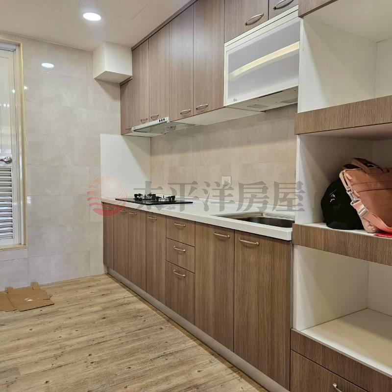 E069-門口方便停車 面公園免整理透天厝,新北市泰山區