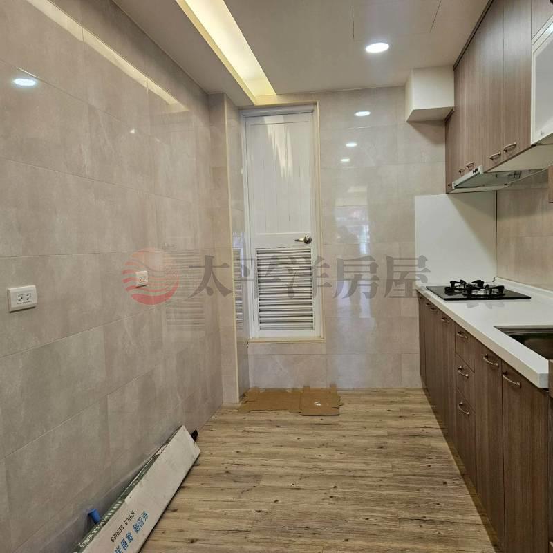 E069-門口方便停車 面公園免整理透天厝,新北市泰山區