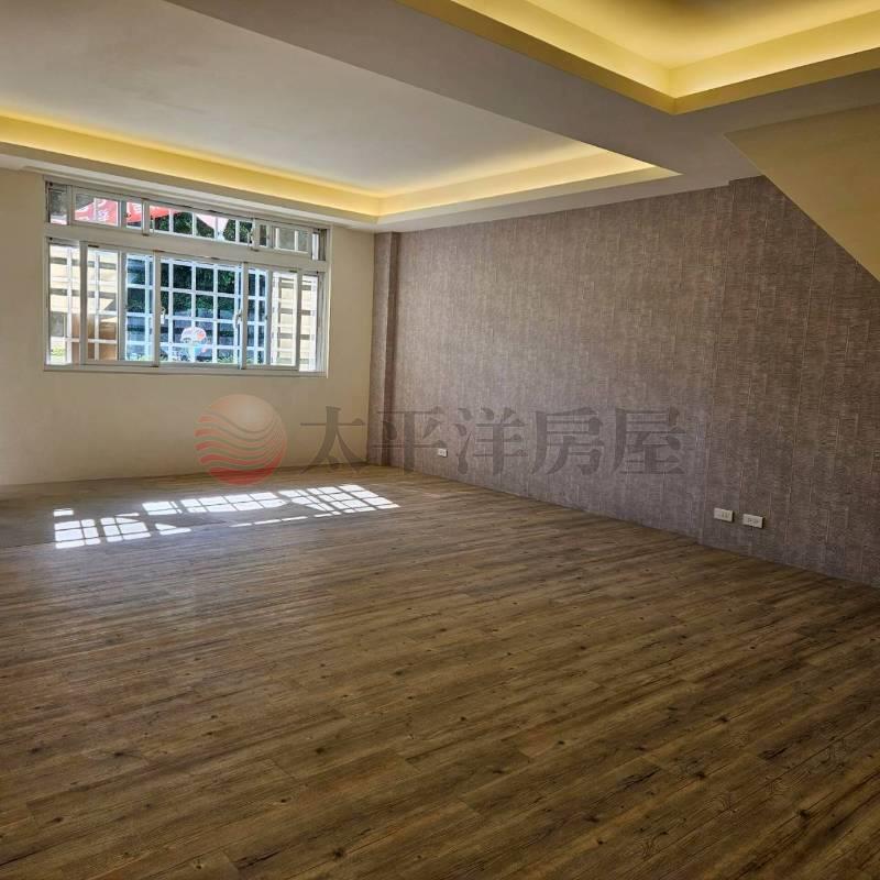 E069-門口方便停車 面公園免整理透天厝,新北市泰山區