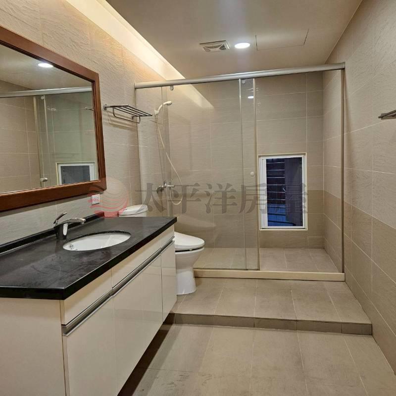 E069-門口方便停車 面公園免整理透天厝,新北市泰山區