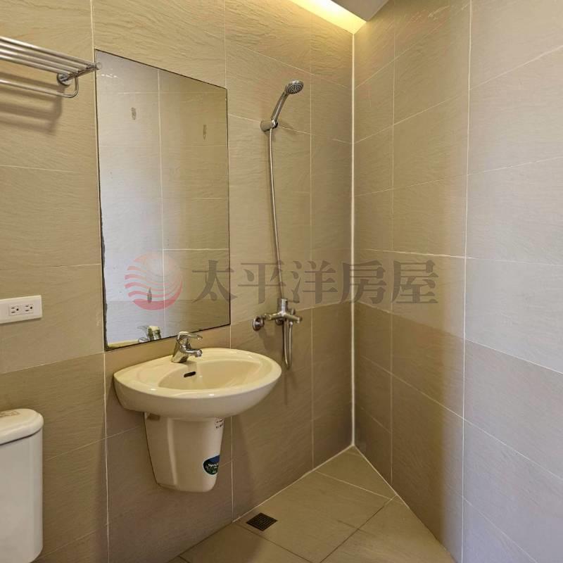 E069-門口方便停車 面公園免整理透天厝,新北市泰山區