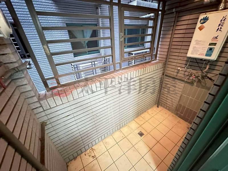 B033-星光閃閃電梯3房車,新北市新莊區新北大道七段