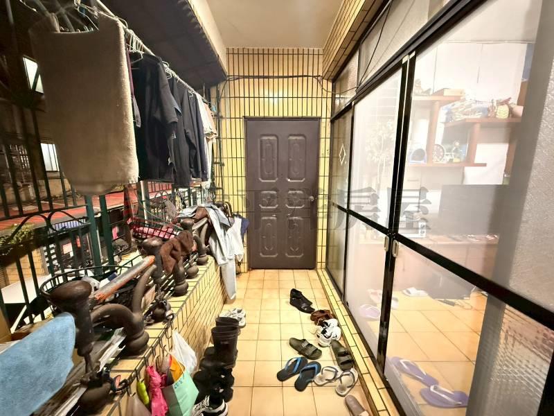 A010-前後陽台方正二樓,新北市新莊區中港路