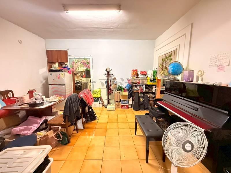 A010-前後陽台方正二樓,新北市新莊區中港路