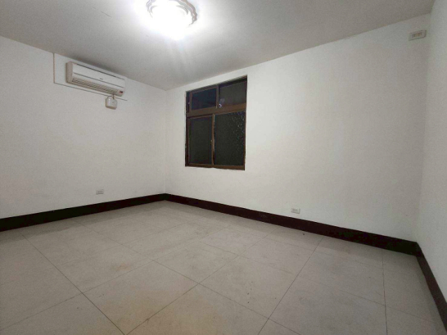 A030-新莊國小寧靜公寓2樓,新北市新莊區中港路