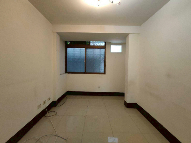 A030-新莊國小寧靜公寓2樓,新北市新莊區中港路