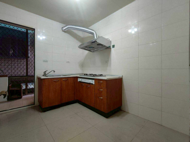 A030-新莊國小寧靜公寓2樓,新北市新莊區中港路