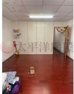 E113員林公園邊間萬年路第一市場門前可停車透天,彰化縣員林市萬年路二段