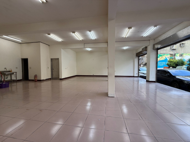 A108豐年街一樓文青角窗面寬店面,新北市新莊區豐年街