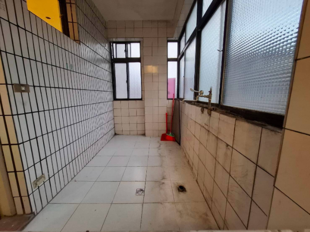 E274🏠【專賣】邊間三房|三面採光,新北市板橋區篤行路三段